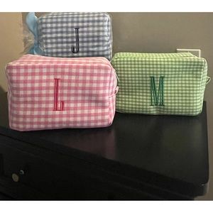 Cosmetic/toiletry bag